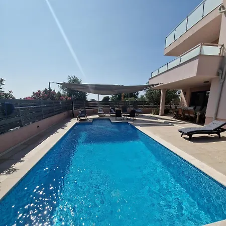 Βίλα Karizma - Sea View, Swimming Pool, Hot Tub, Brijuni, Fazana,